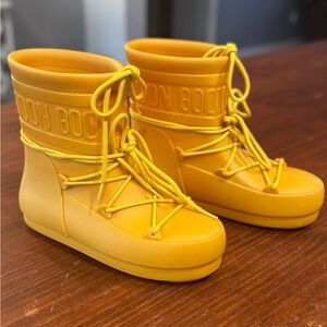 MOON BOOT Rain/Snow Boots sz 8-8.5